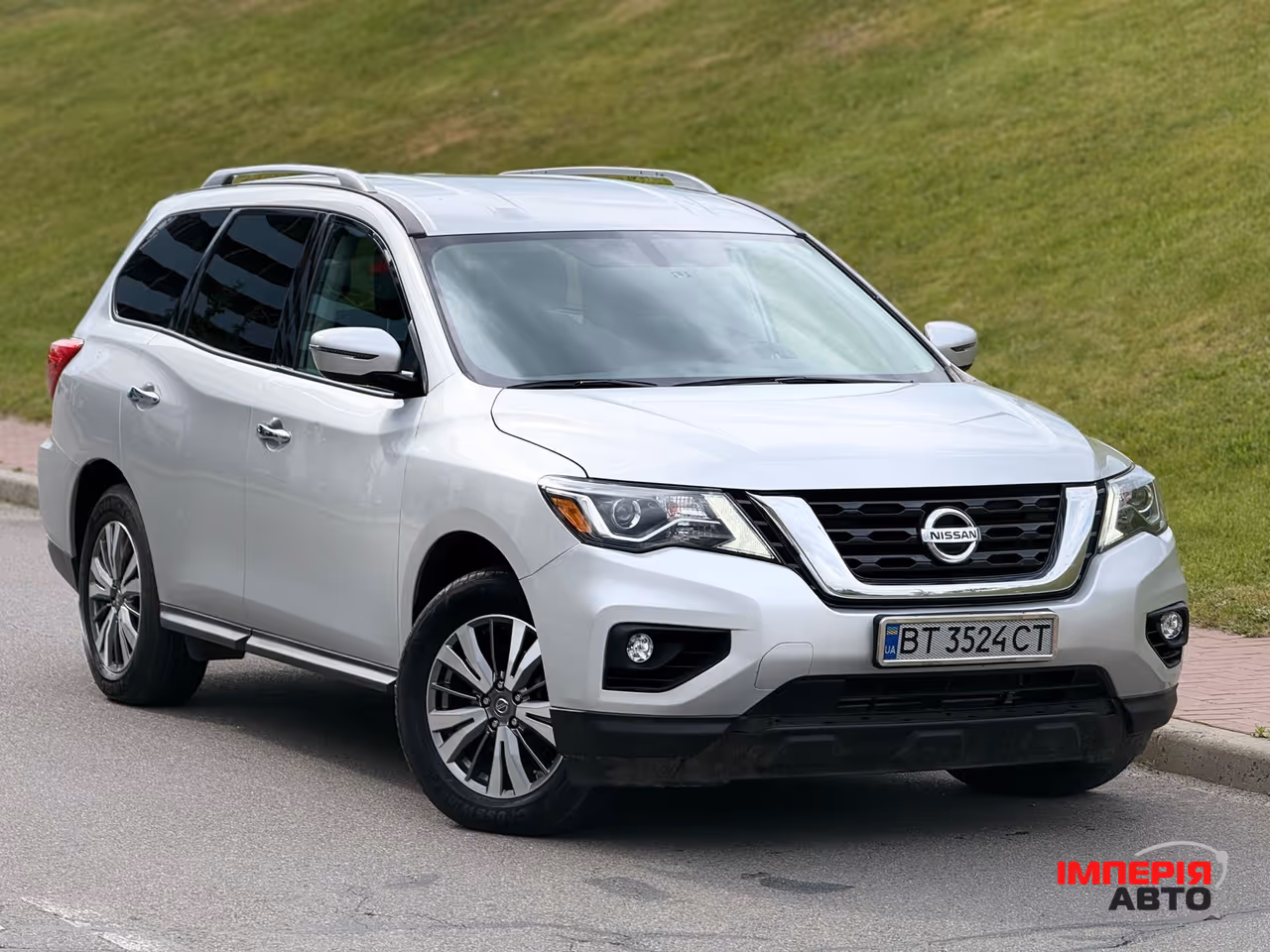Nissan Pathfinder - фото 1