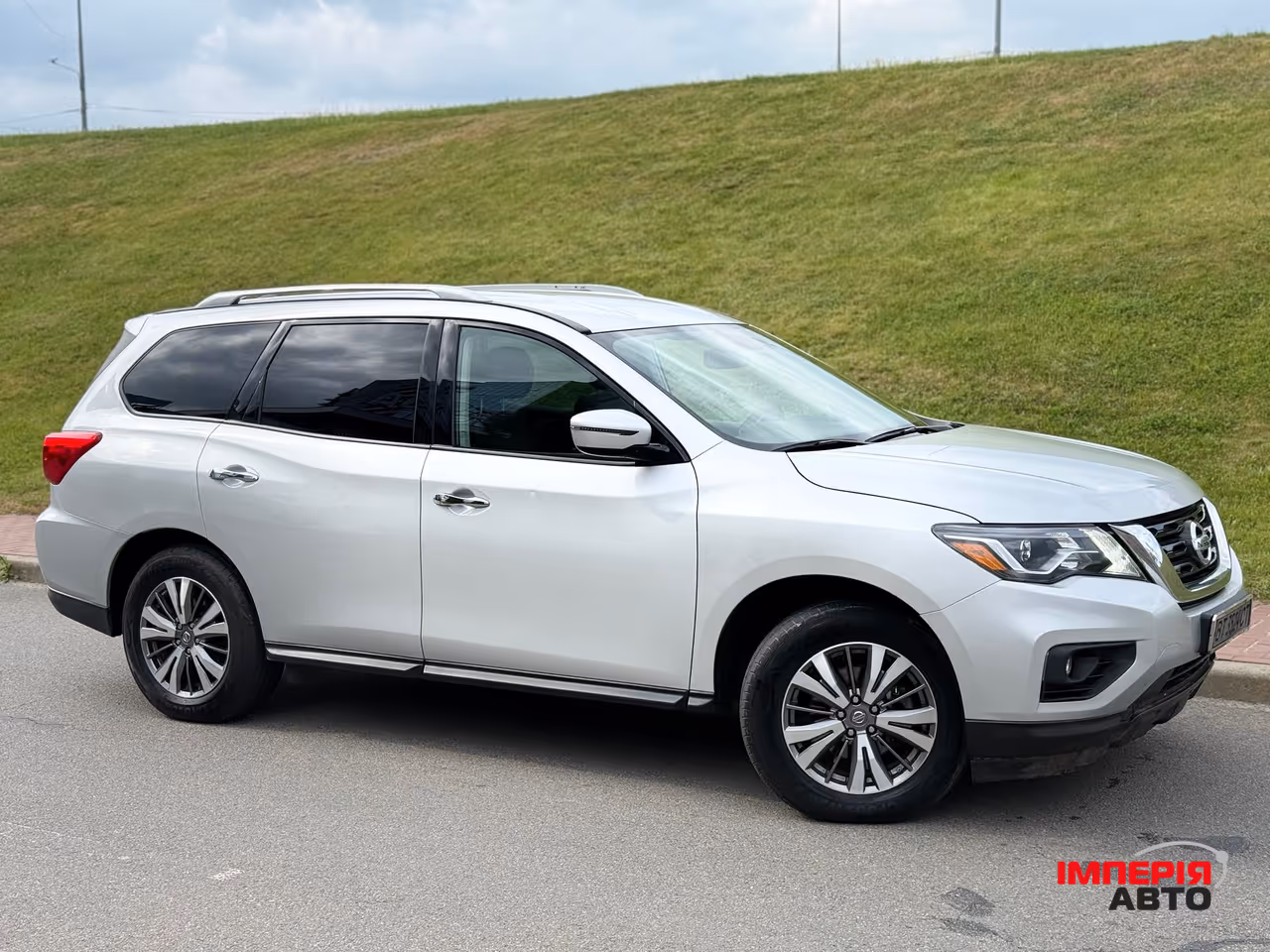 Nissan Pathfinder - фото 3