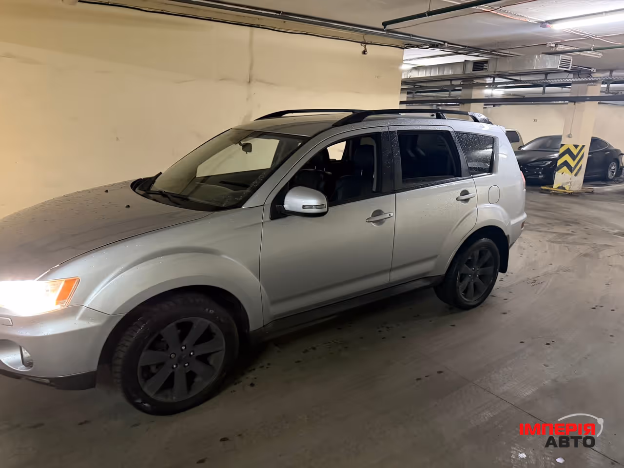 Mitsubishi Outlander - фото 1