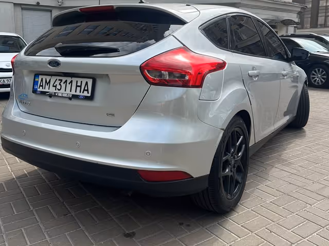 Ford Focus - фото 5