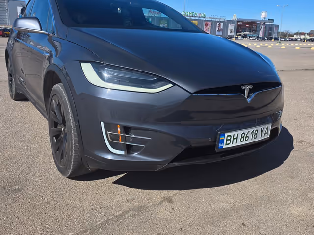 Tesla Model X - фото 1