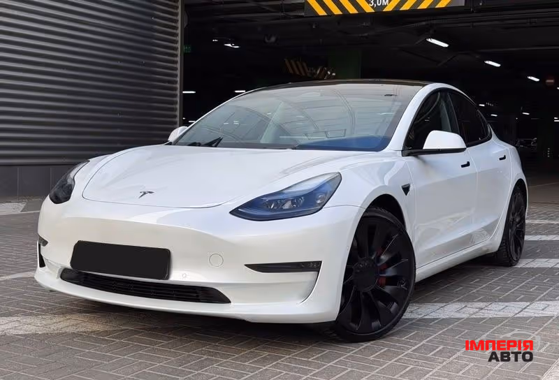 Tesla Model 3 - фото 1