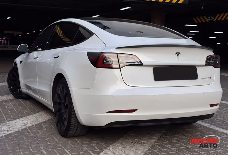 Tesla Model 3 - фото 3