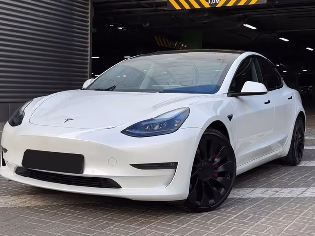 Tesla Model 3 - фото 1