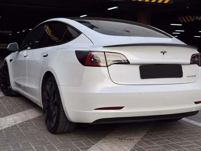Tesla Model 3 - фото 3