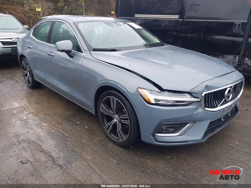 Volvo S60 - фото 1