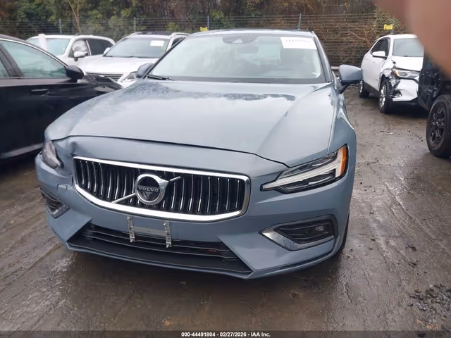 Volvo S60 - фото 2