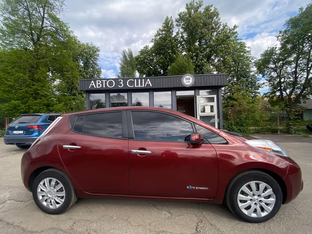 Nissan Leaf - фото 2