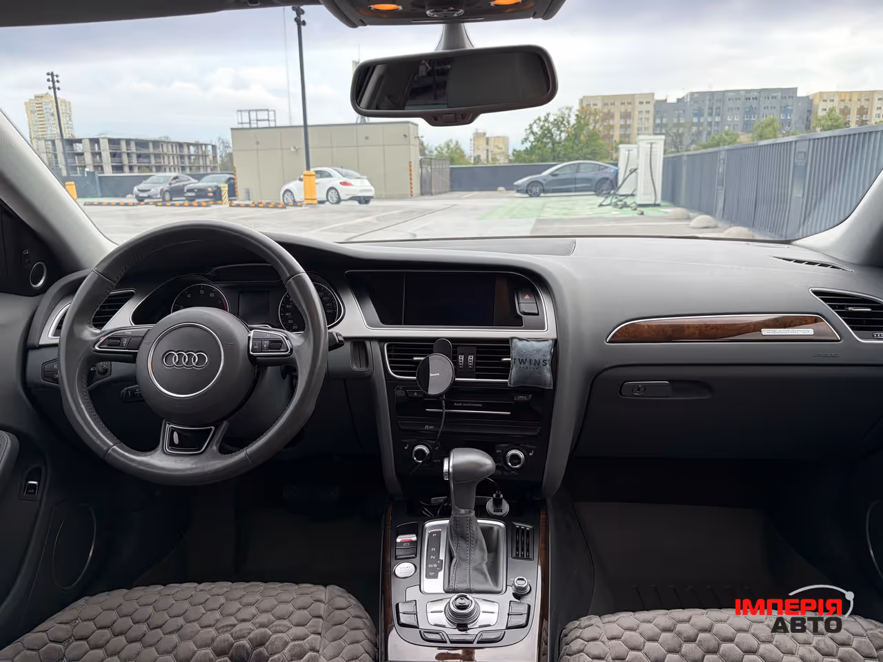 Audi A4 - фото 5