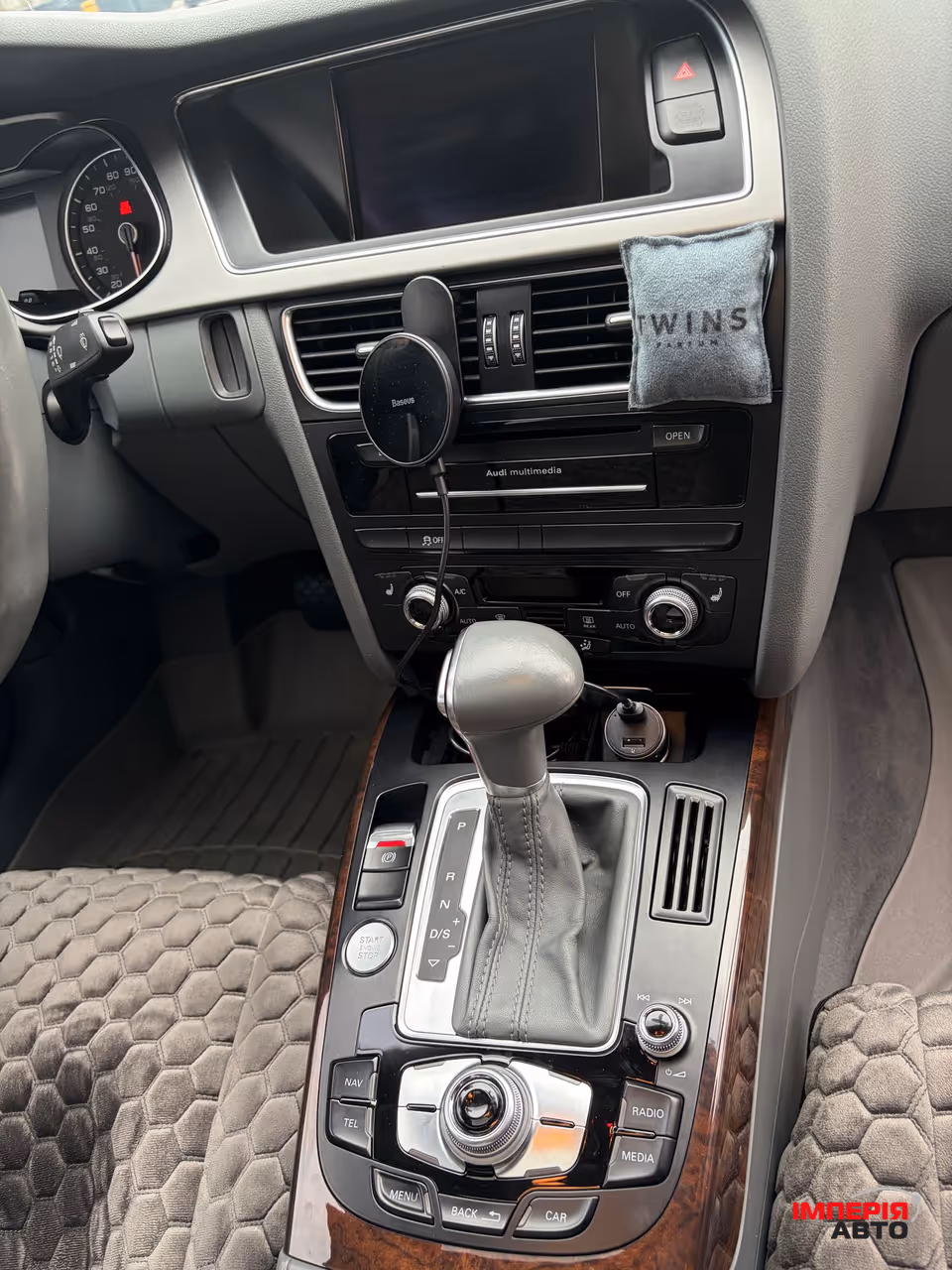 Audi A4 - фото 30