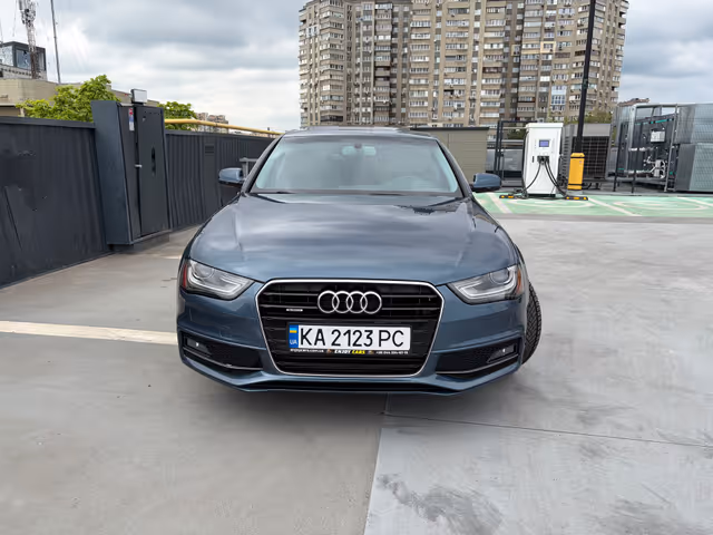 Audi A4 - фото 2