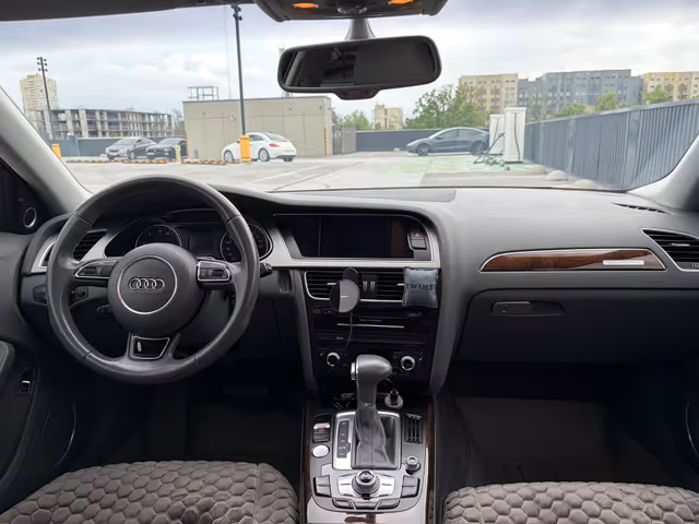 Audi A4 - фото 5
