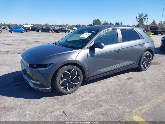 Hyundai IONIQ 5 - фото 1