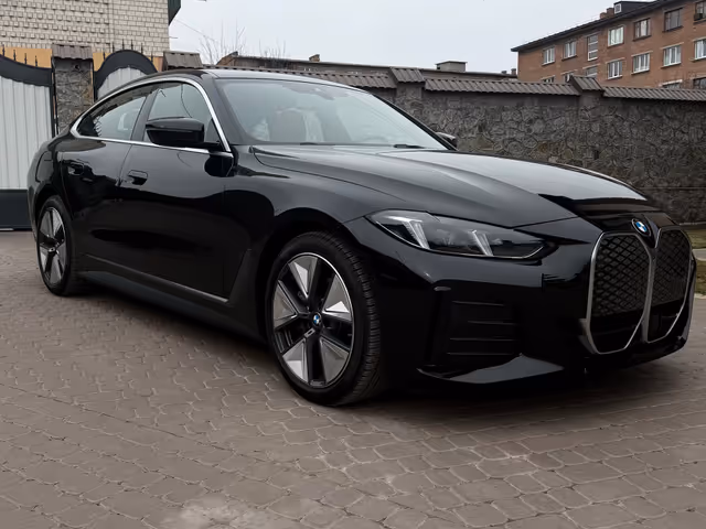 BMW i4 - фото 2