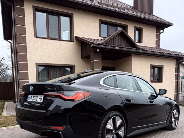 BMW i4 - фото 4