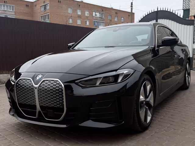 BMW i4 - фото 1