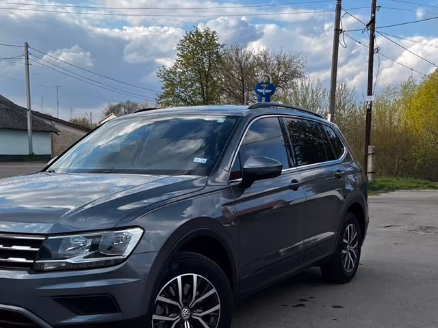 Volkswagen Tiguan - фото 1