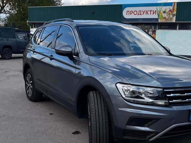 Volkswagen Tiguan - фото 2