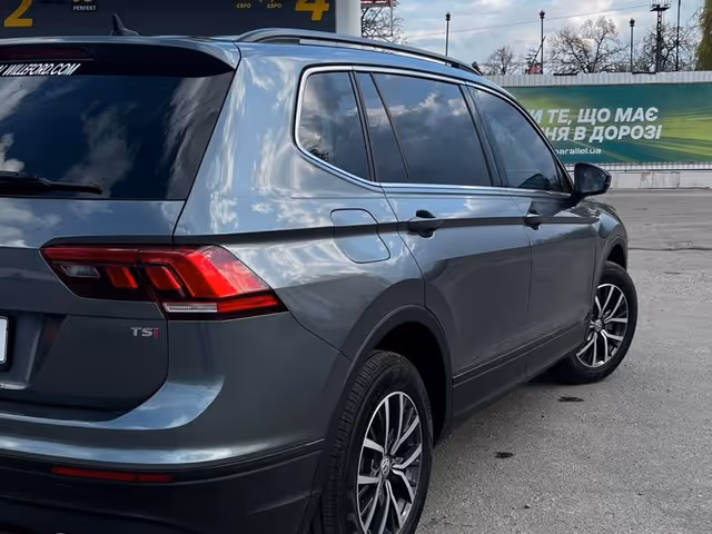 Volkswagen Tiguan - фото 4