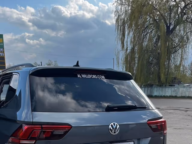 Volkswagen Tiguan - фото 3