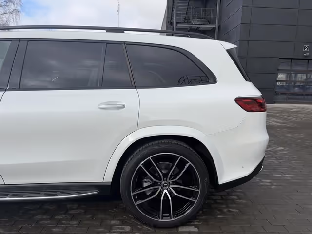 Mercedes-Benz GLS - фото 5