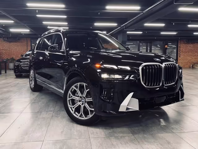 BMW X7 - фото 1