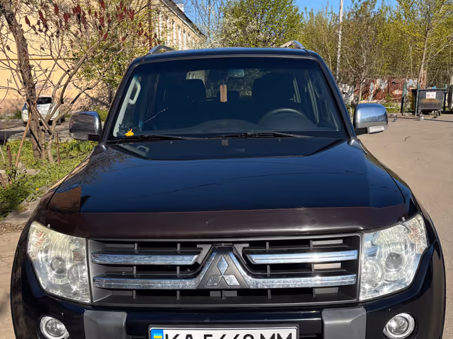 Mitsubishi Pajero - фото 1