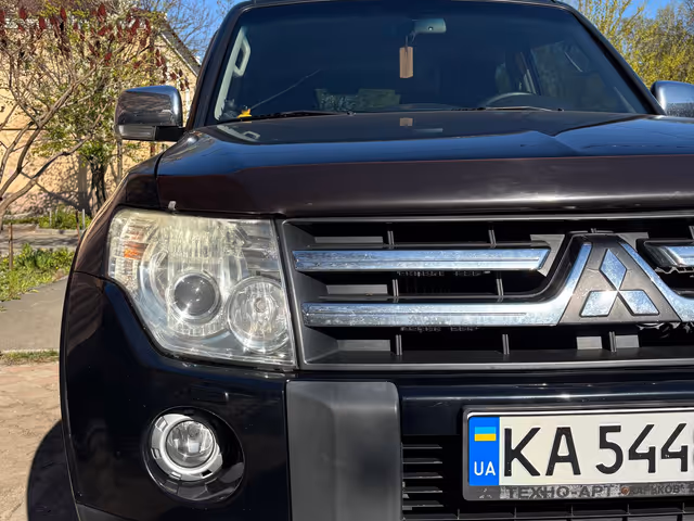Mitsubishi Pajero - фото 2