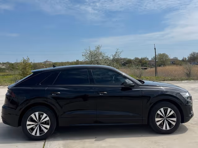 Audi Q8 - фото 4