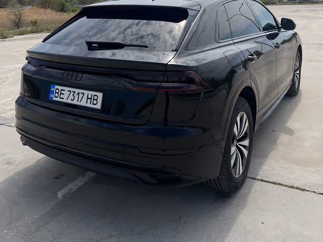 Audi Q8 - фото 5