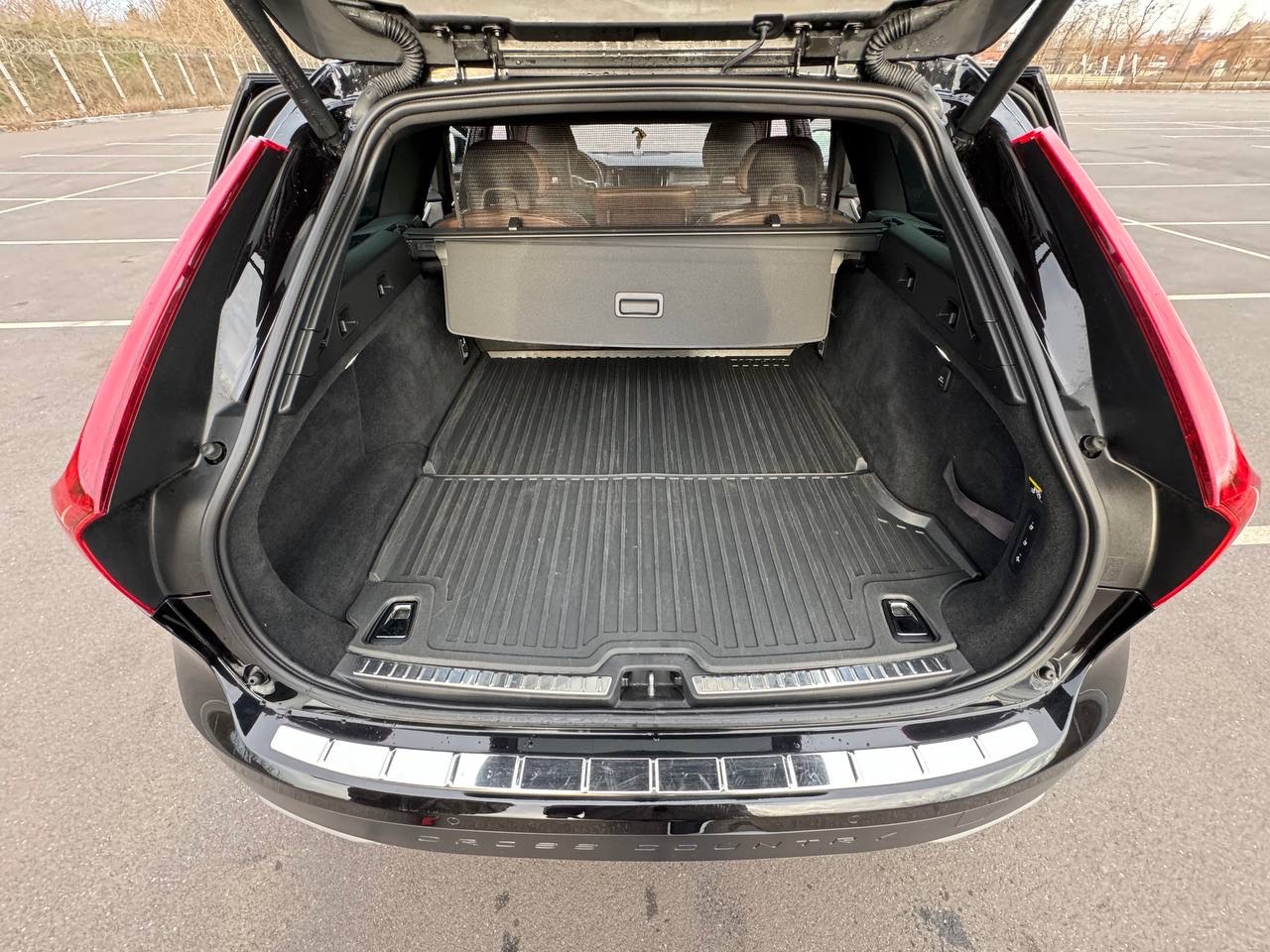 Volvo V90 Cross Country - фото 29