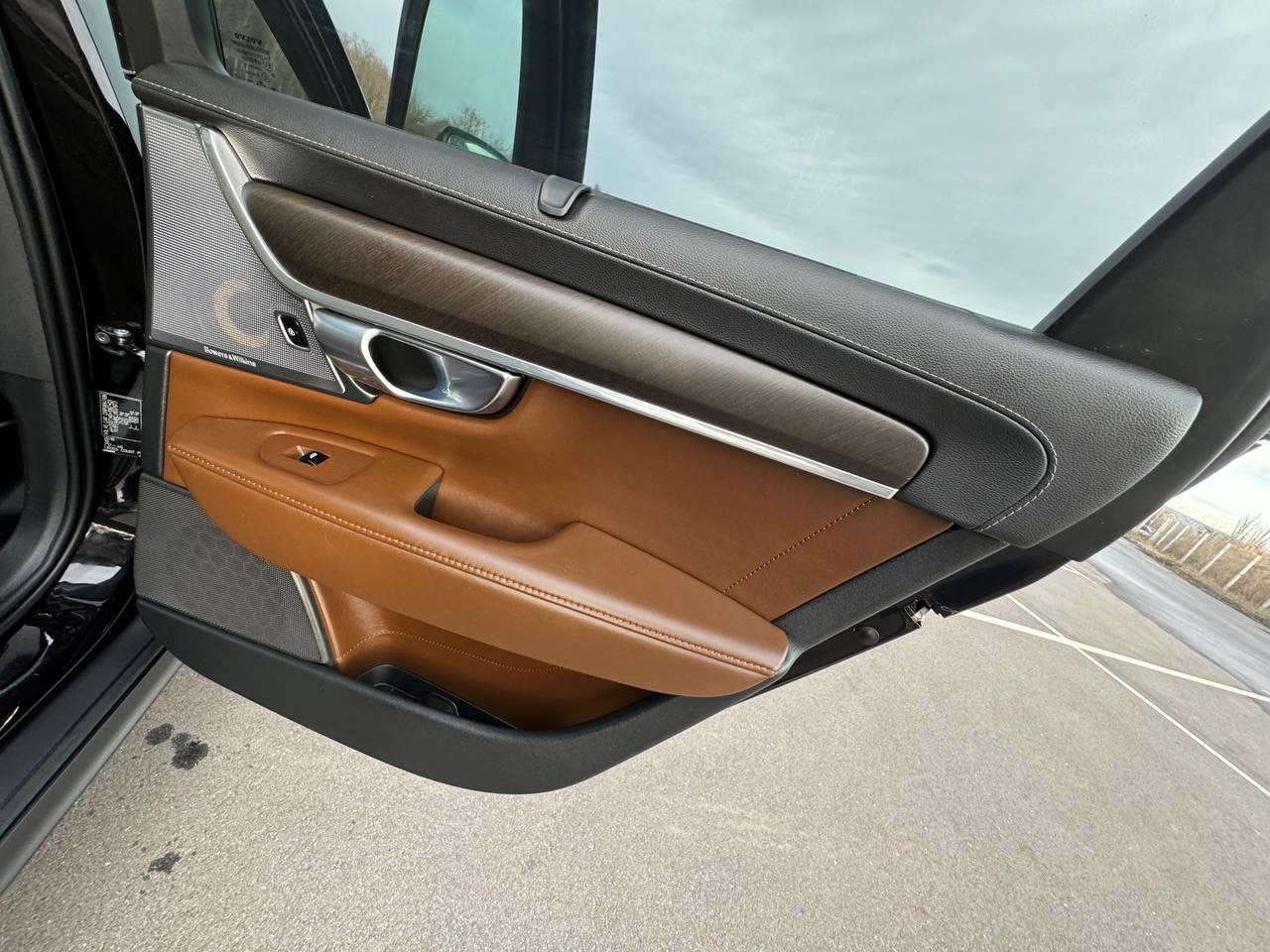 Volvo V90 Cross Country - фото 35