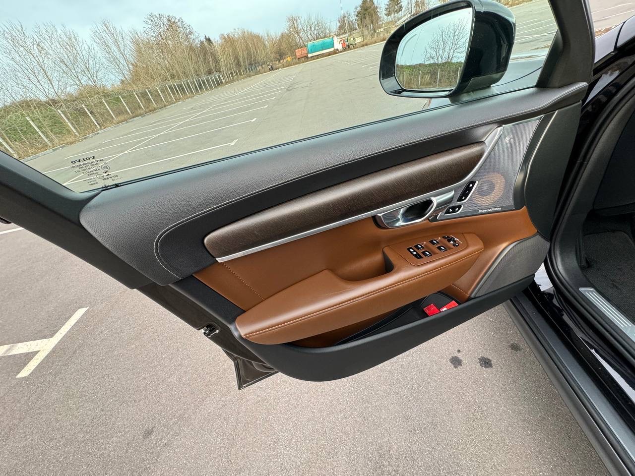 Volvo V90 Cross Country - фото 47