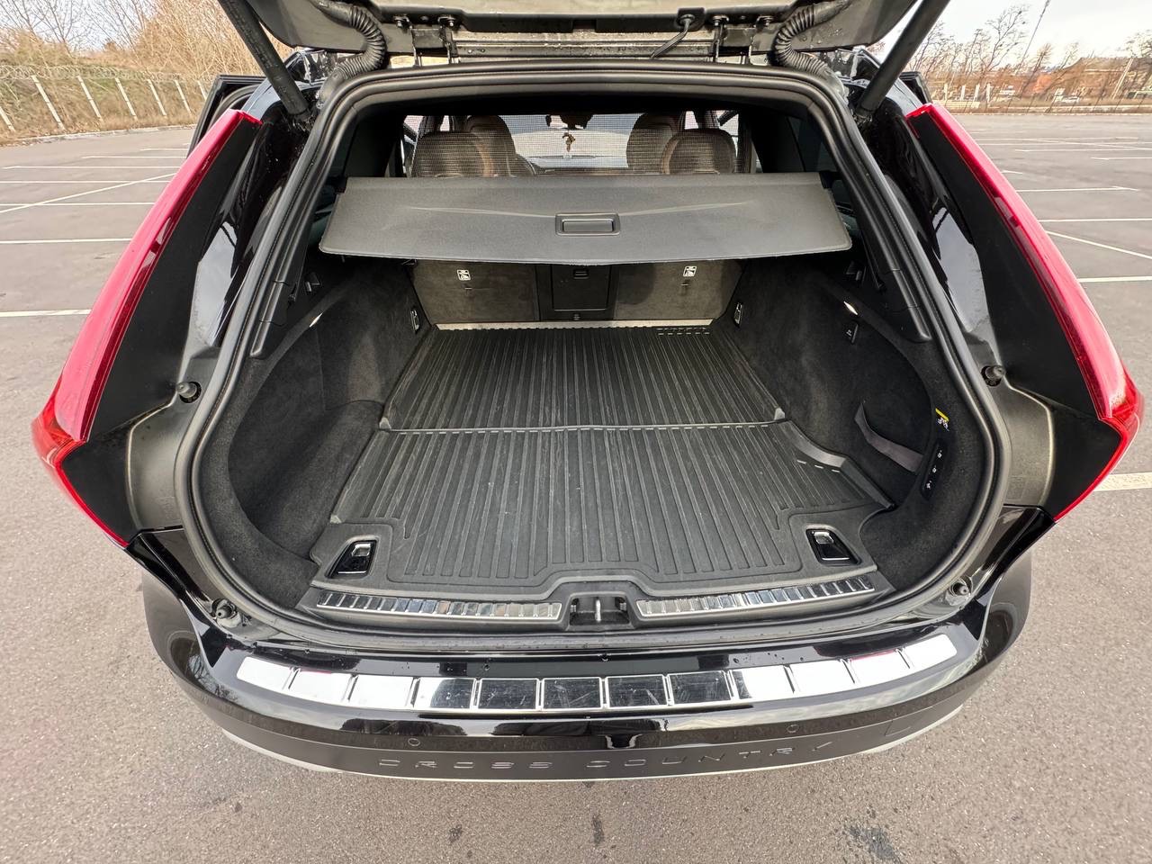 Volvo V90 Cross Country - фото 38