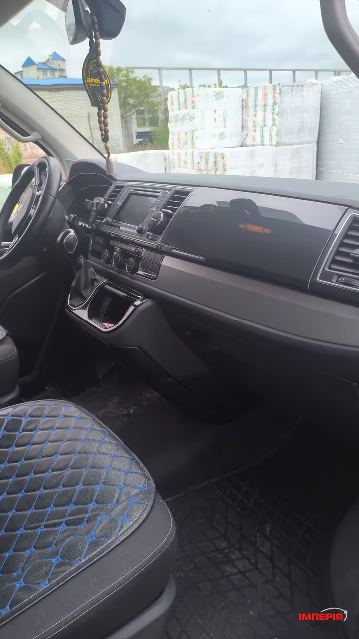 Volkswagen Multivan - фото 6