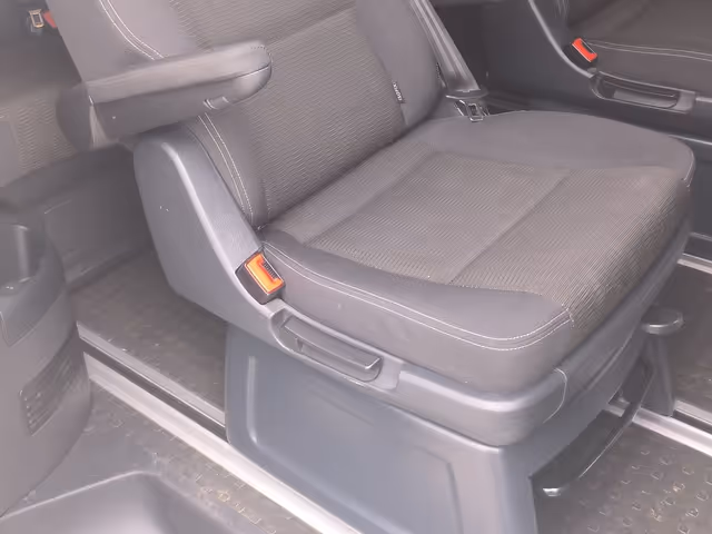 Volkswagen Multivan - фото 3