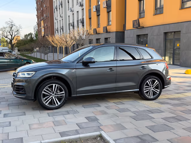 Audi Q5 - фото 4