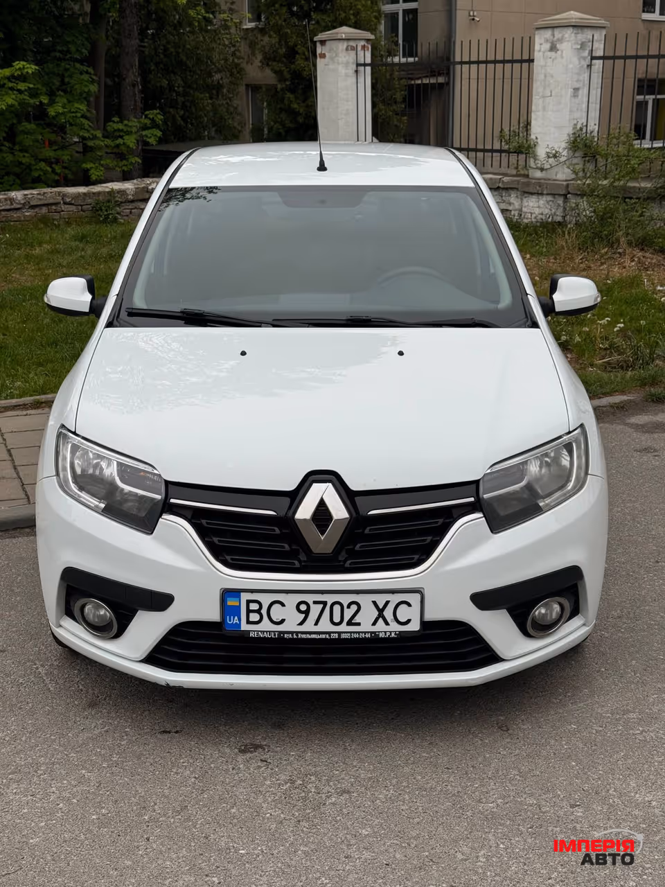 Renault Logan - фото 23