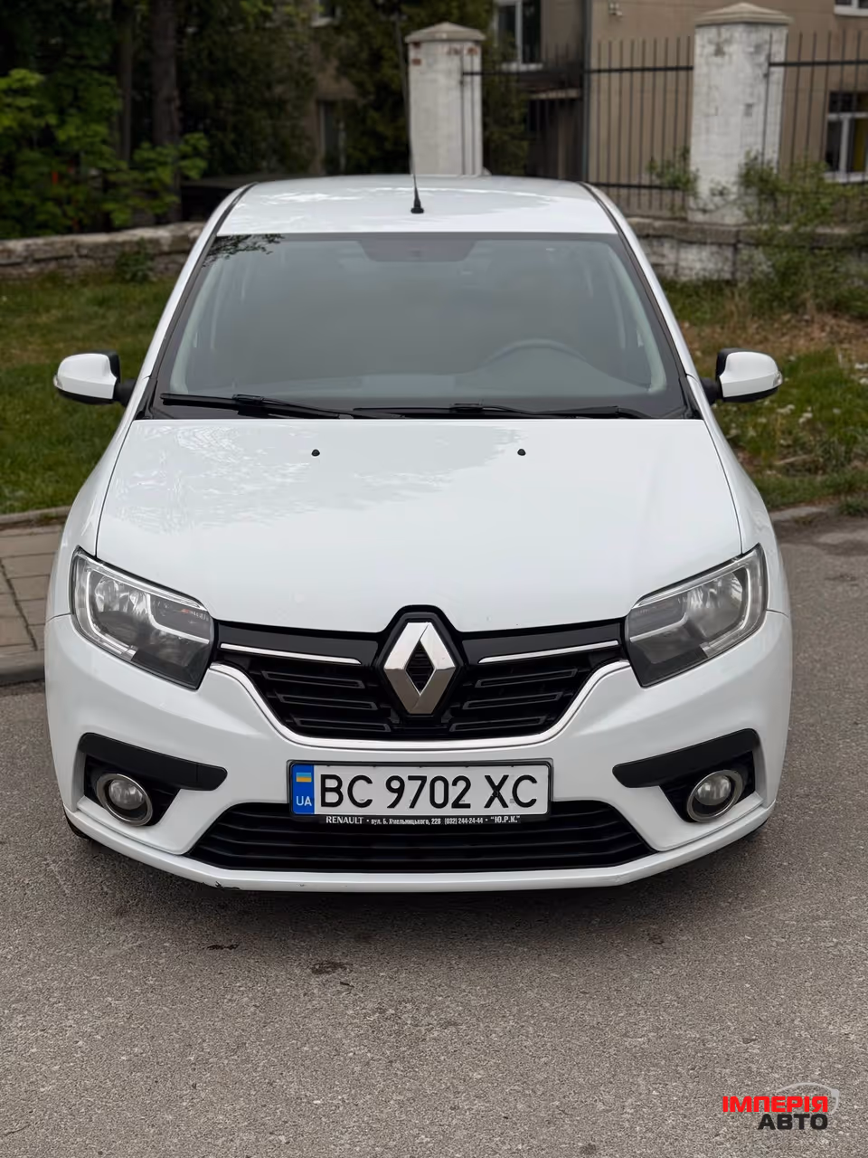 Renault Logan - фото 4