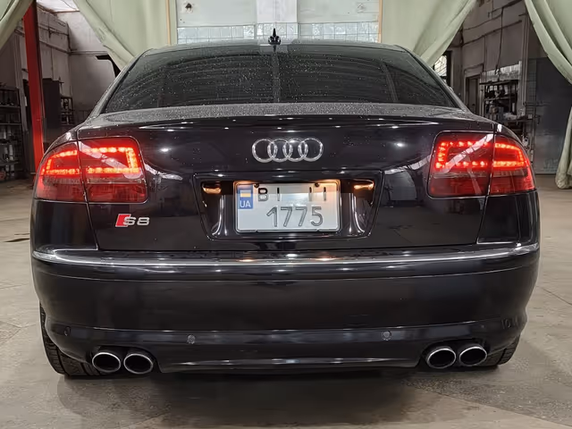 Audi S8 - фото 5
