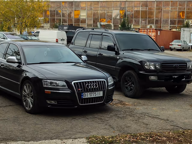 Audi S8 - фото 2