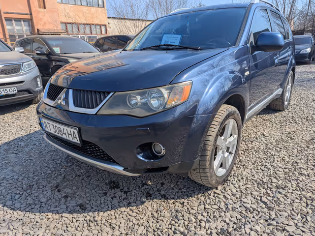 Mitsubishi Outlander - фото 1