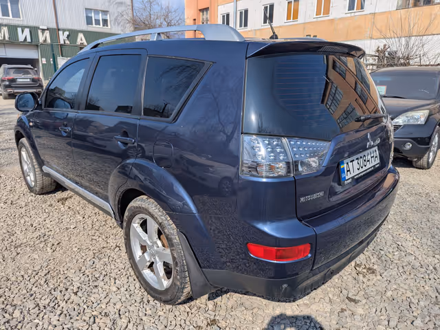 Mitsubishi Outlander - фото 2