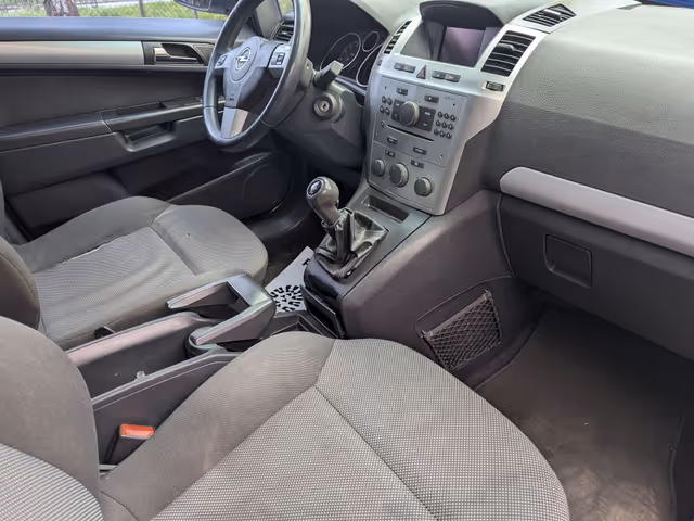 Opel Zafira - фото 5