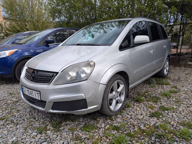 Opel Zafira - фото 1