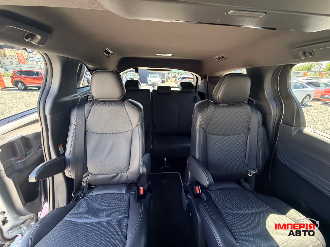 Toyota Sienna - фото 10