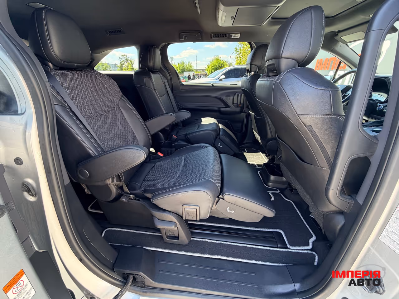 Toyota Sienna - фото 9