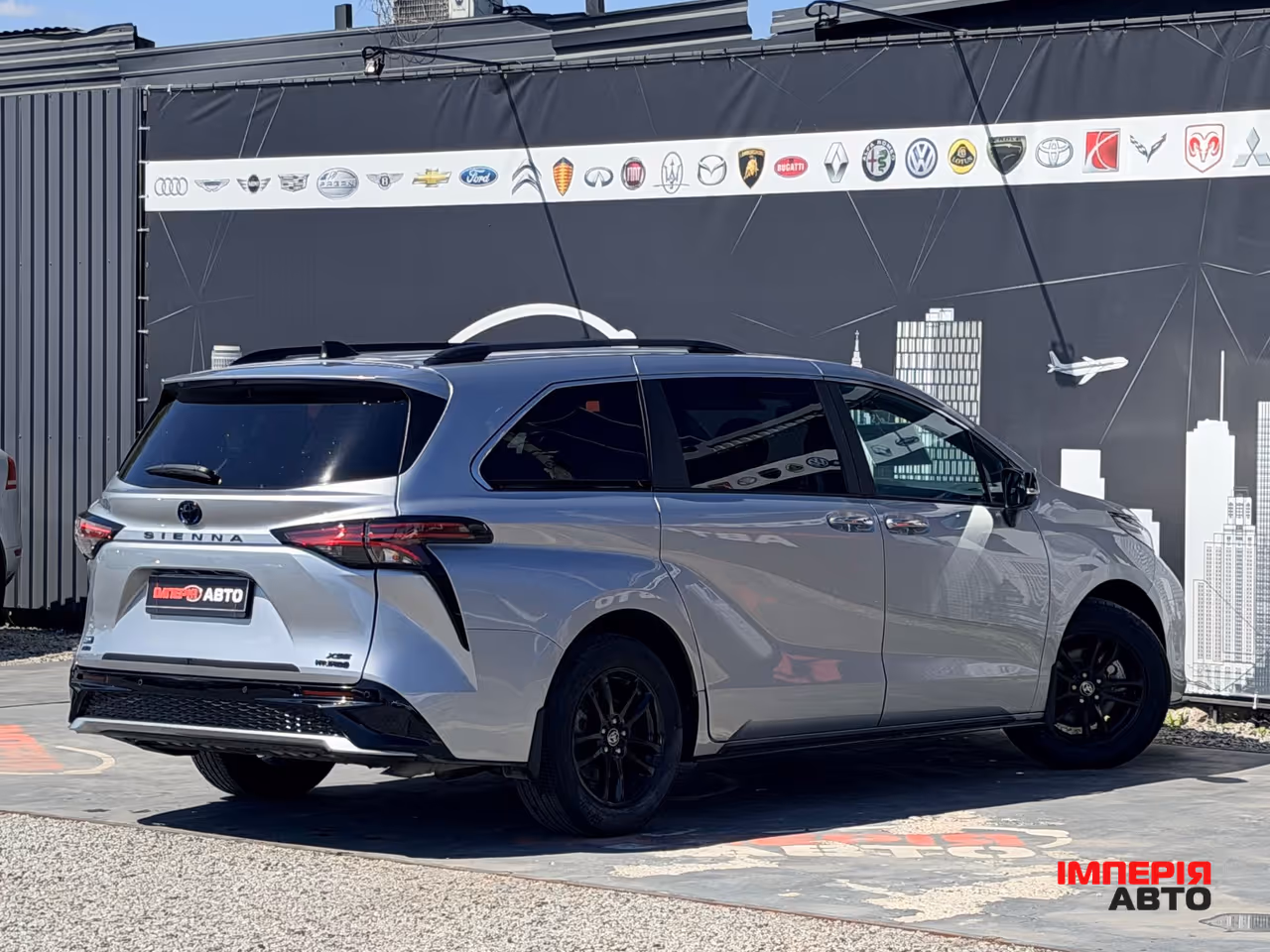 Toyota Sienna - фото 5