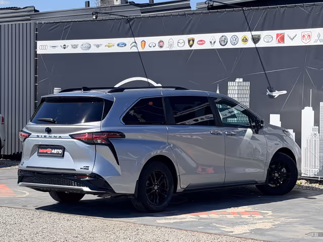 Toyota Sienna - фото 5