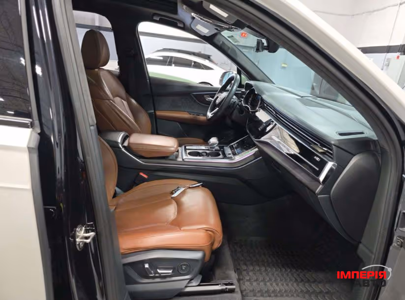 Audi Q7 - фото 11